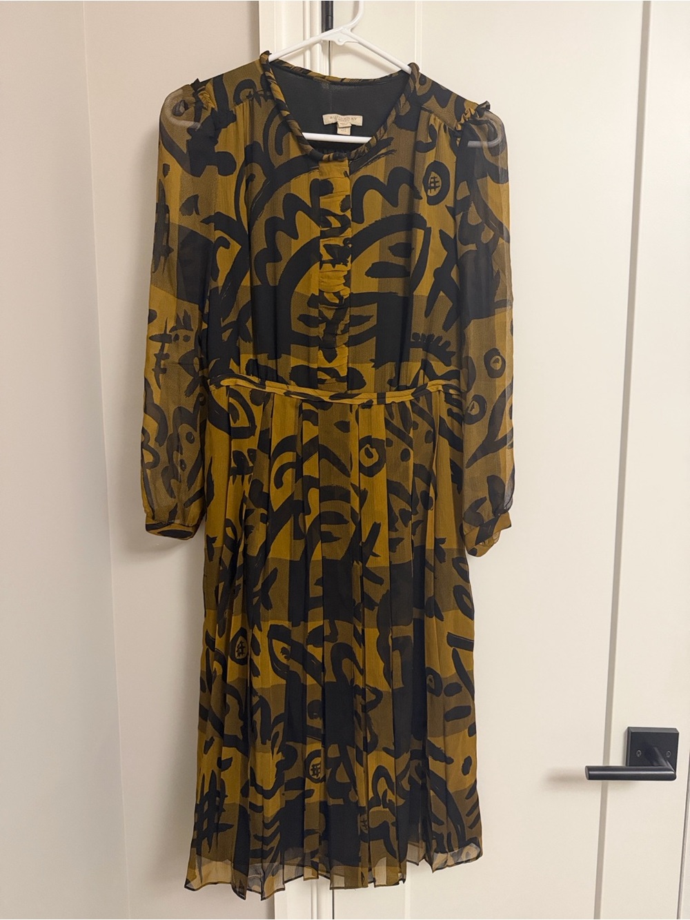 BURBERRY!  Gorgeous Chiffon Printed Midi Dress